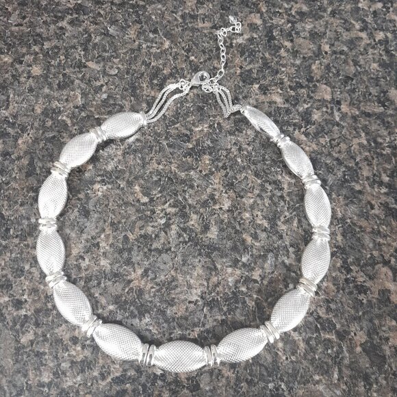 Silver Tone Clasp Necklace - Picture 8 of 9